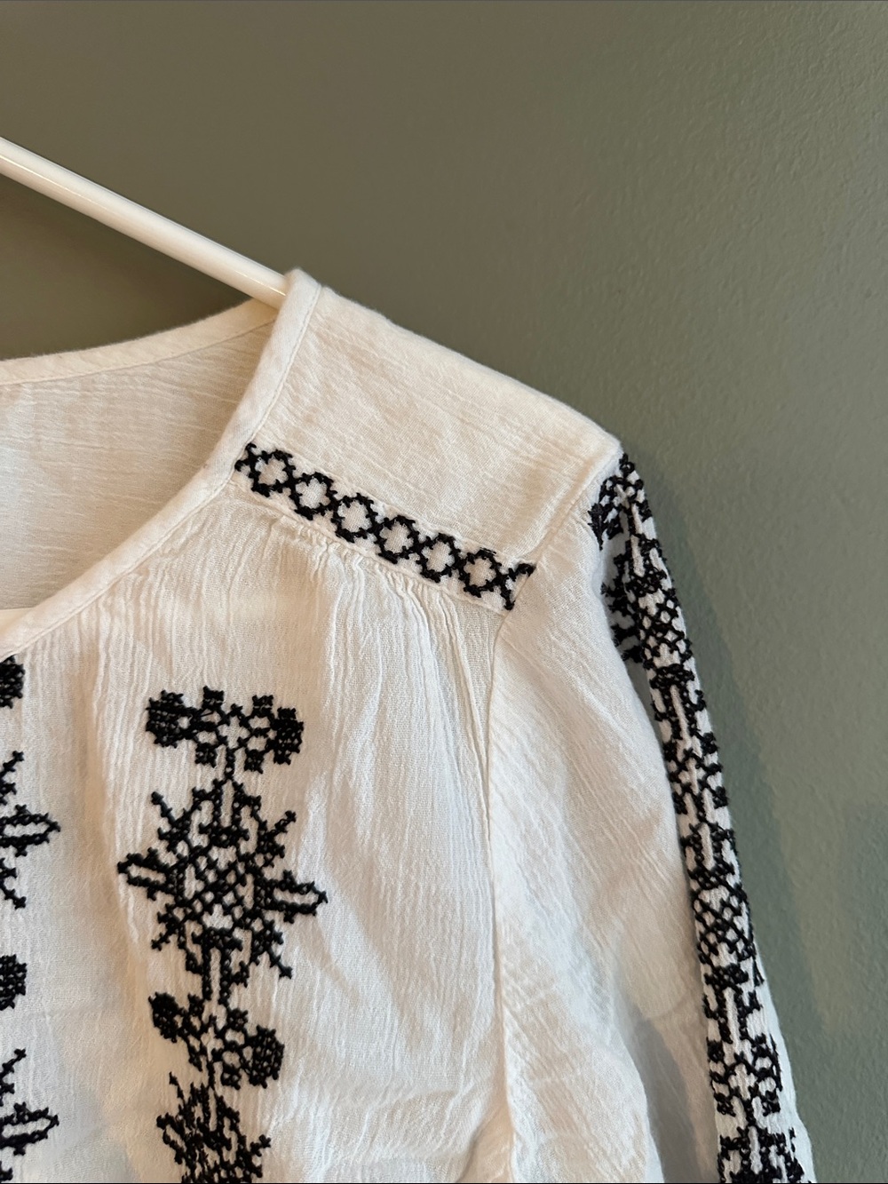Talbots White Peasant Tunic with Black Embroidery - Picture 4 of 5